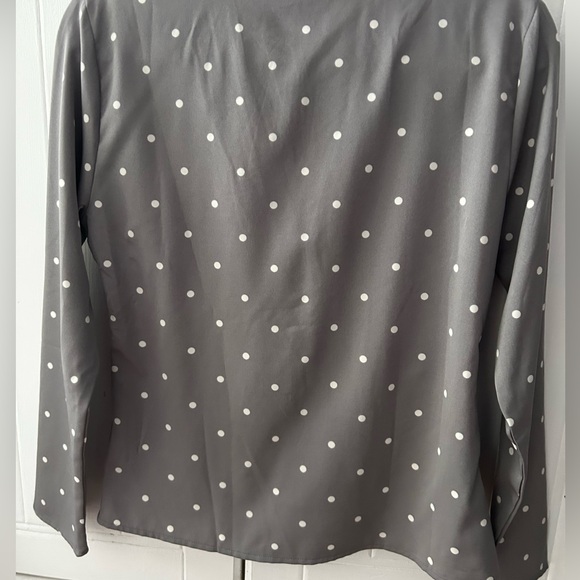 EUC Ann Taylor Charcoal Polka Dot Twist Blouse w/Long Sleeves V Neck LOVELY - Picture 6 of 14